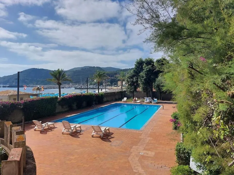 Apartment Appartamento La Vista Cavo Italy