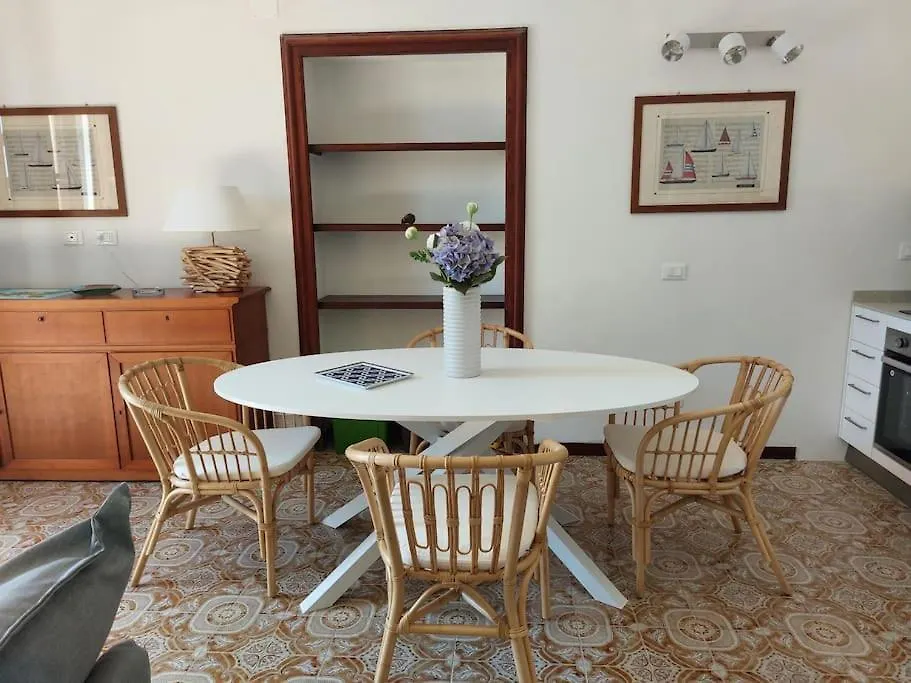 Appartamento La Vista Cavo 0*,
